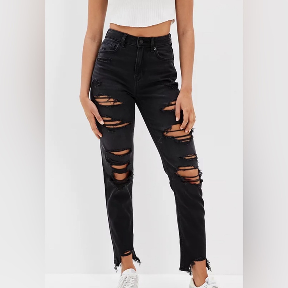 American Eagle Strigid Mom Jeans!!